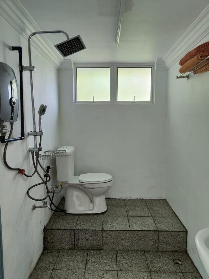 Sunrise Bedrooms And Transit Ранау Екстер'єр фото